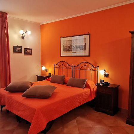 Hotel Neapolis Bagian luar foto