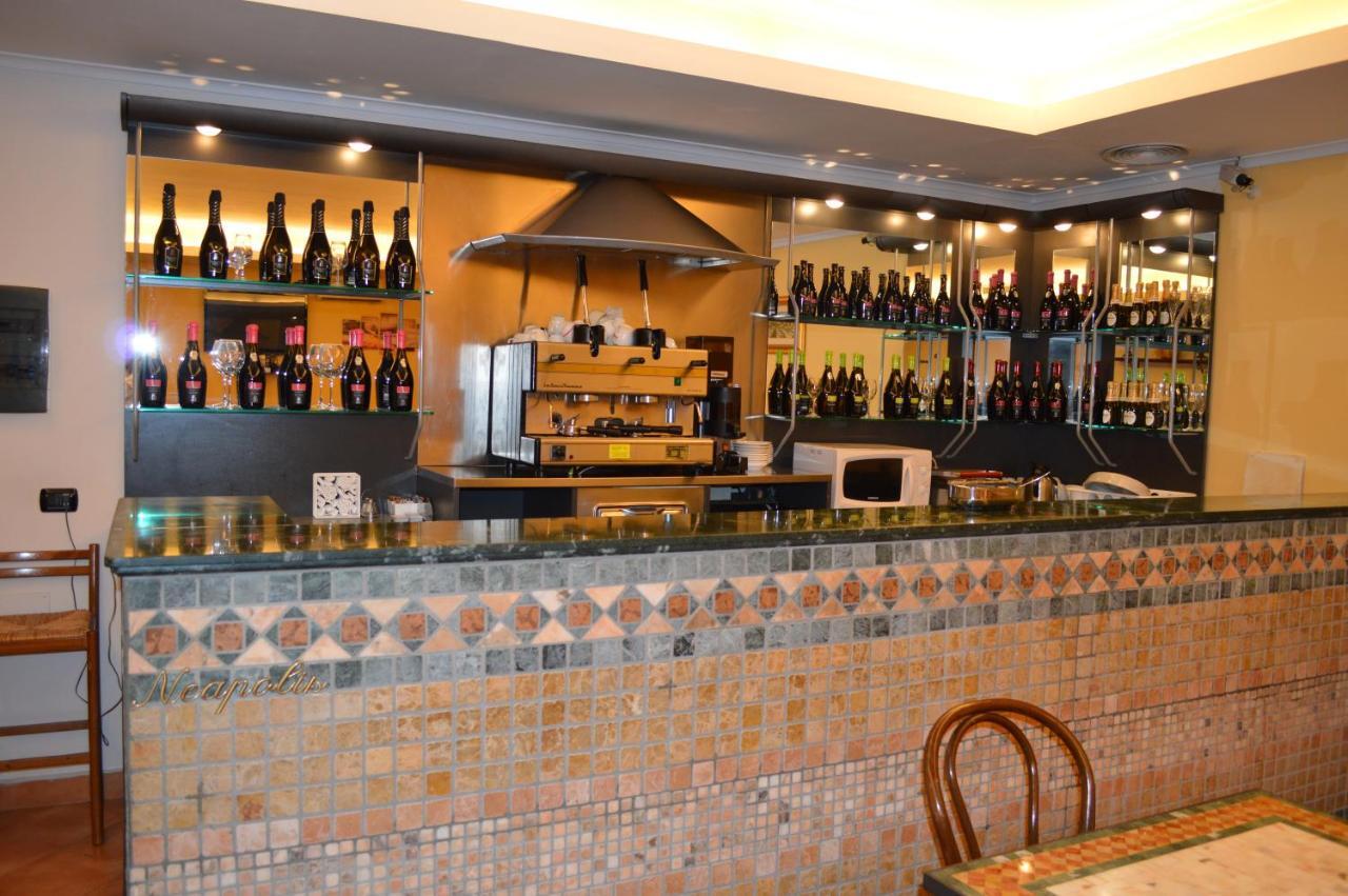Hotel Neapolis Bagian luar foto